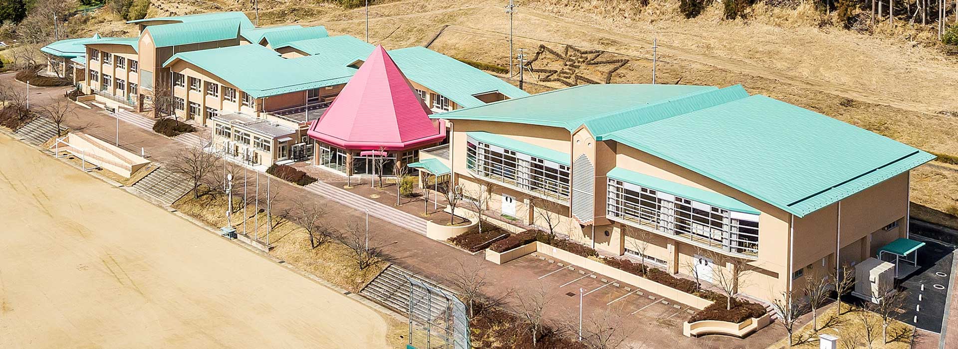 曽爾荘中学校の空撮写真