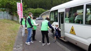 民生委員朝の声かけ運動の様子③