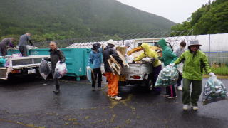 ＰＴＡ廃品回収の様子①