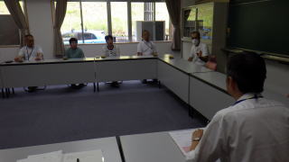 村の保護司会・更生保護女性会による村内巡回の様子